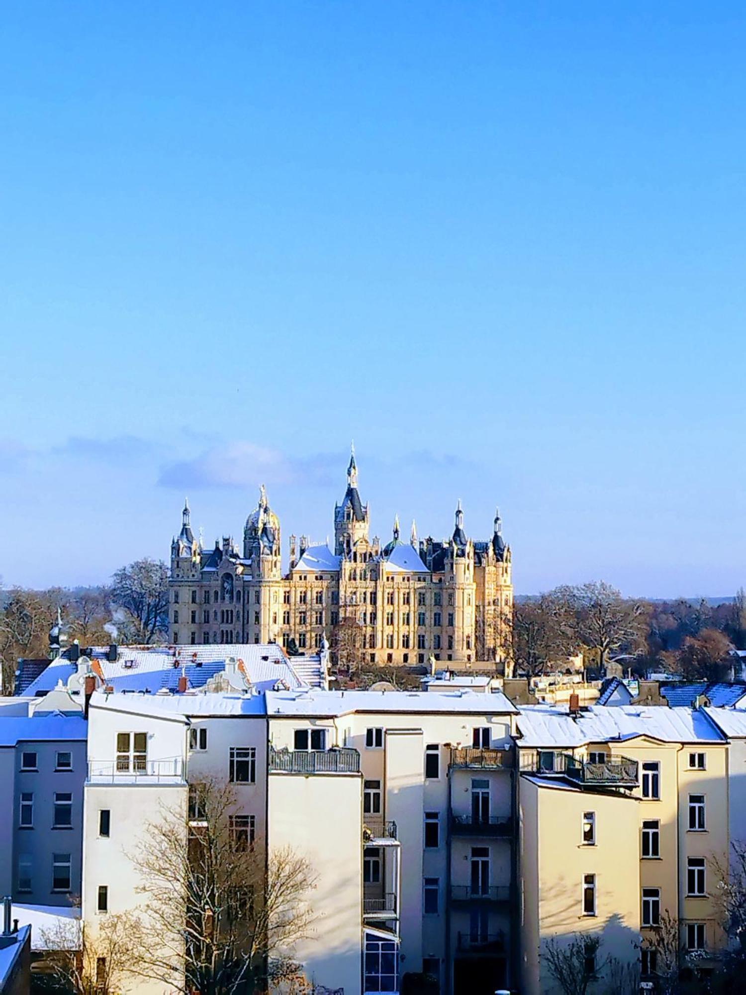 Schlosskoenig - Modernes & Zentrales Apartment Mit Balkon Und Arbeitsplatz Schwerin  Eksteriør billede