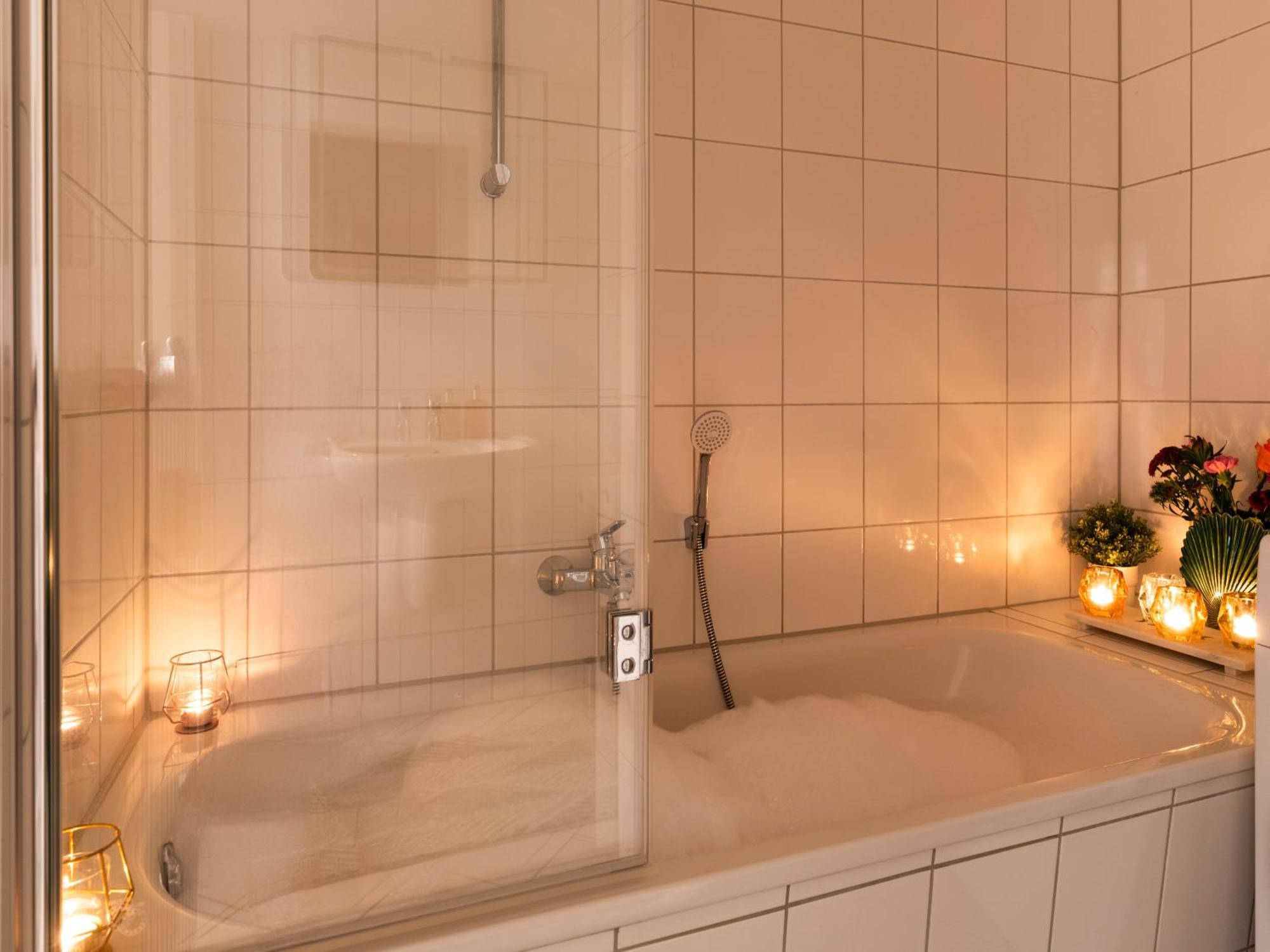 Schlosskoenig - Modernes & Zentrales Apartment Mit Balkon Und Arbeitsplatz Schwerin  Eksteriør billede